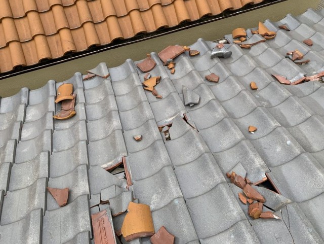 台風被害に遭った瓦屋根