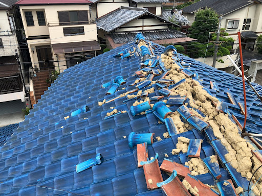 瓦屋根の崩落