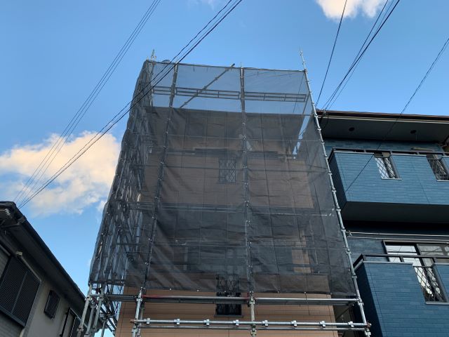 屋根工事の足場