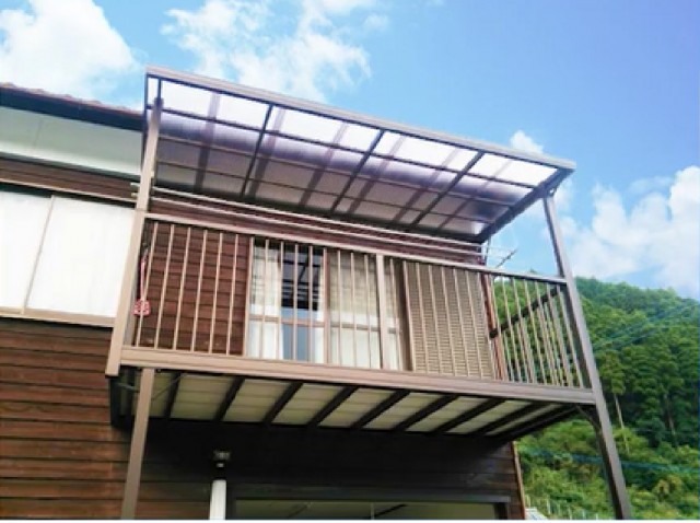 ベランダの波板屋根