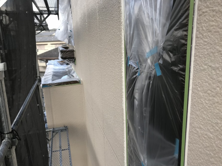 雨漏り改修工事の最後は塗装を行い仕上げます。