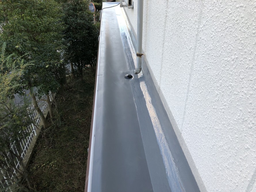 陸屋根端部に施工したウレタン防水