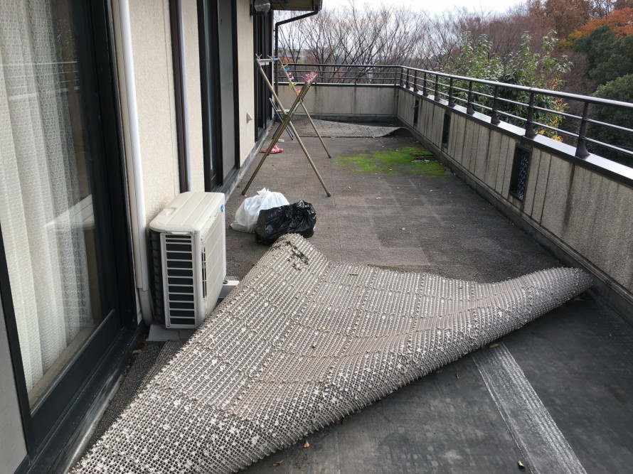 ベランダマット撤去