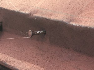 棟板金の釘浮き