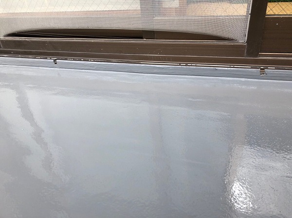 サッシ枠に排水穴を取付