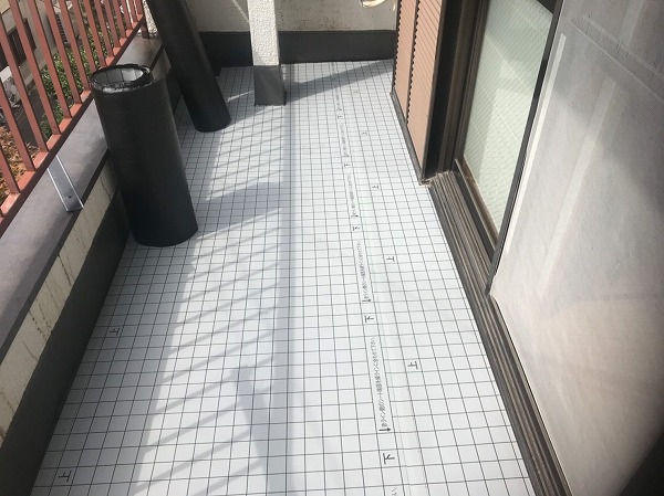 ベランダ防水通気緩衝シート貼り付け