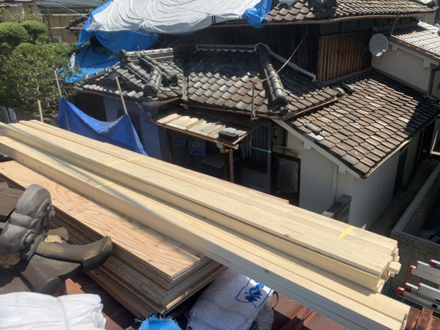 屋根リフォームで使用する垂木と構造用合板