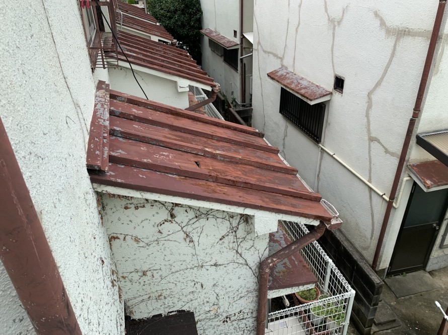 下屋根の瓦棒