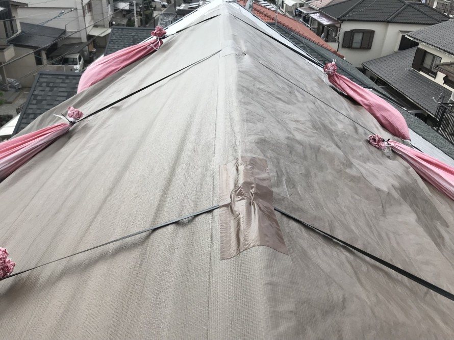 屋根現状　養生されています。