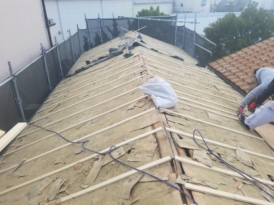 屋根下地胴縁施工