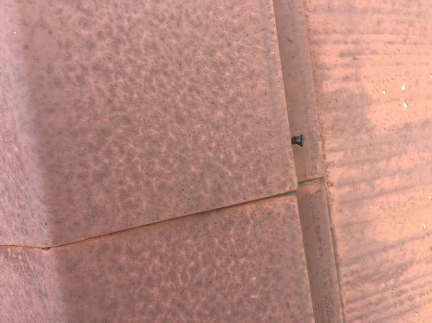 棟板金の釘の浮き