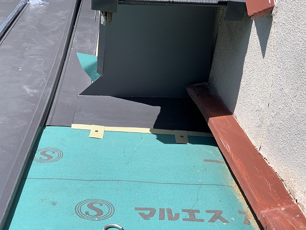 谷板金取付完了