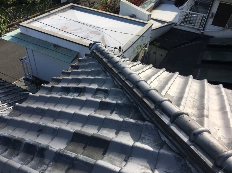 瓦屋根棟