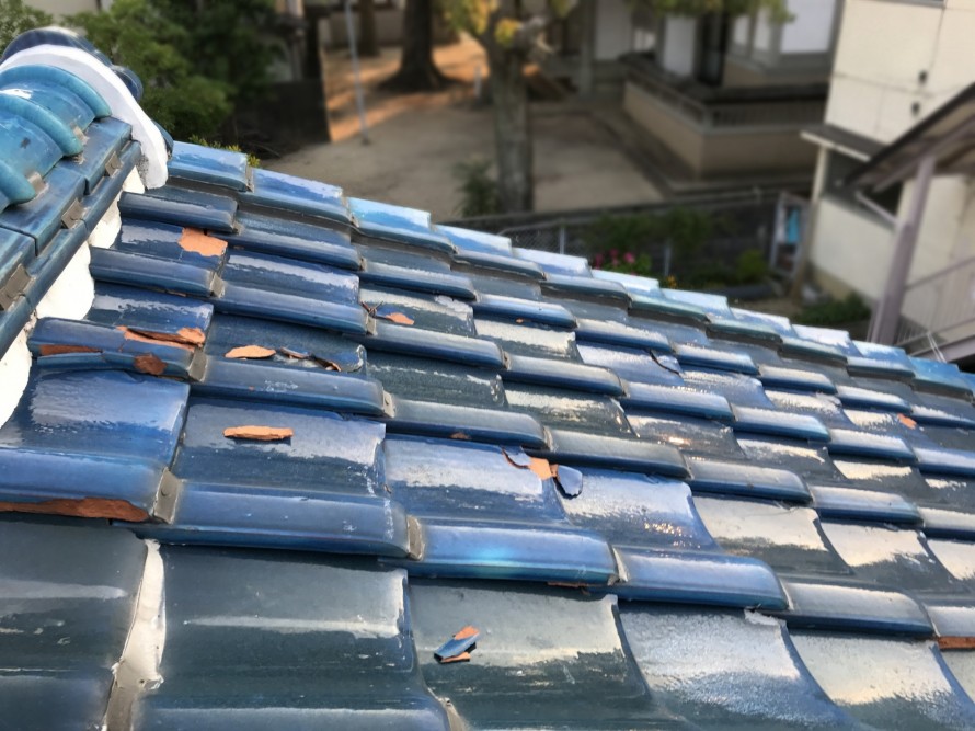 瓦の凍て割れ