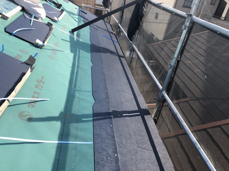 スレート屋根施工開始