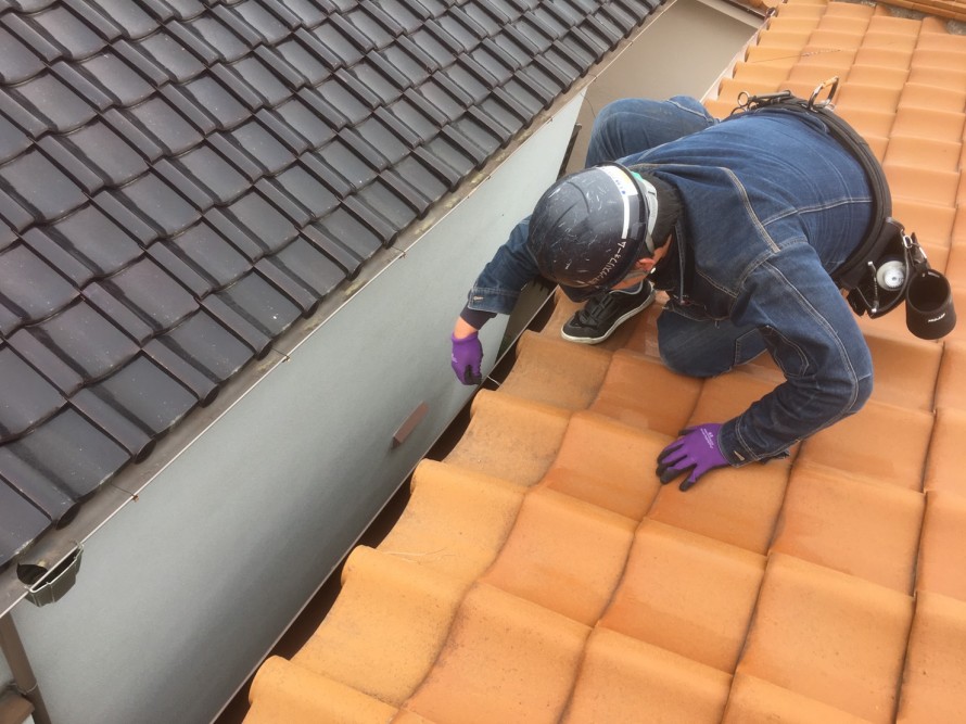 瓦屋根の無料調査中