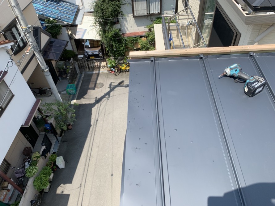 棟側は立平を立ち上げます。