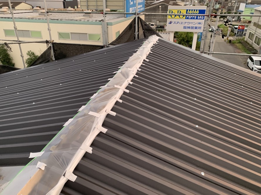 作業終了時は雨漏りの急所となる部分は養生して終わります