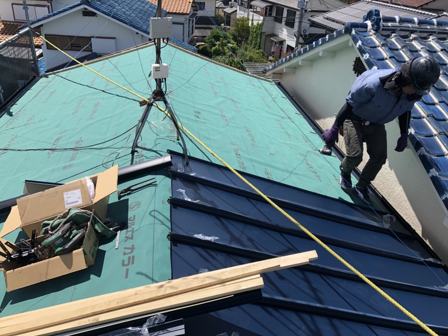 ガルバリウム鋼板立平葺き