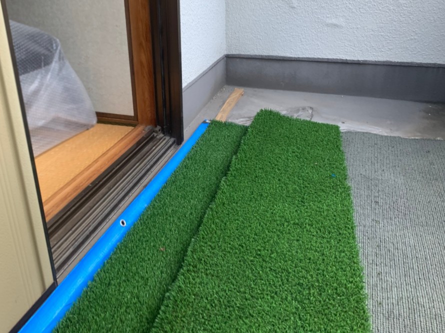 雨漏り箇所真上のベランダ