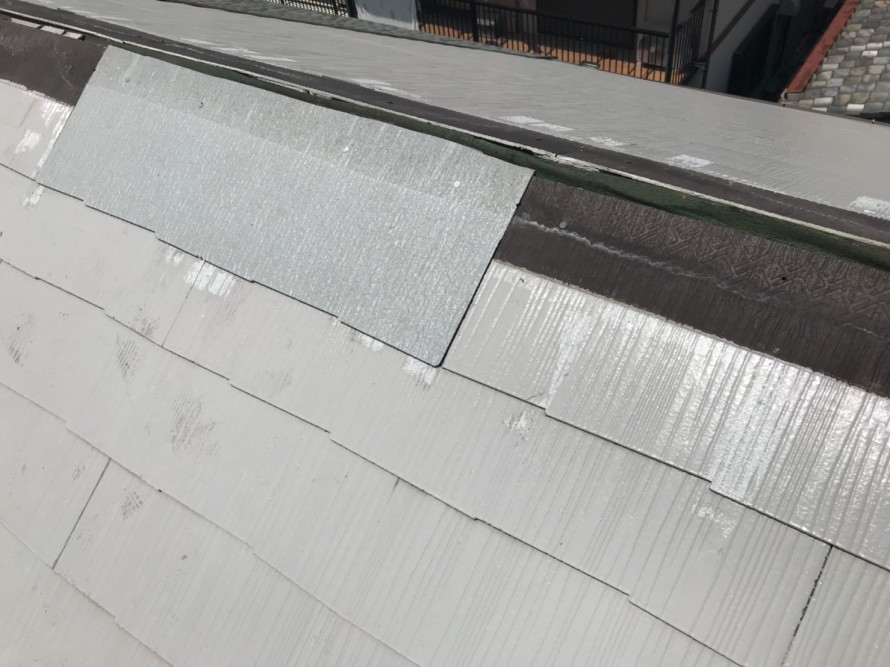 新しい屋根材を取り付けます。