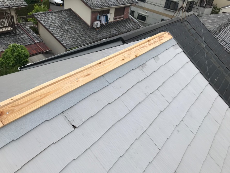 棟下地の貫板を取り付けます。