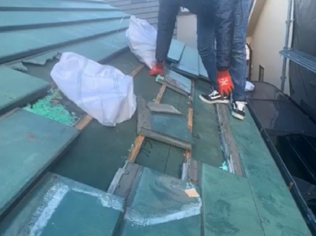 屋根の部分解体作業