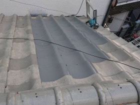 部分葺き直しで復旧した屋根