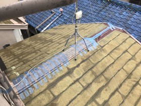 屋根修理前の棟板金の様子
